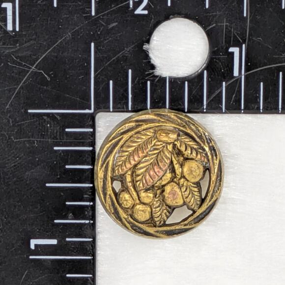 1940s Oval Leaf & Berry Raised Design Button Pierced Brass-Tone Unknown Material - Picture 4 of 4
